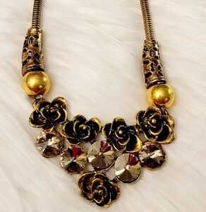 Vintage rose & large rhinestones necklace